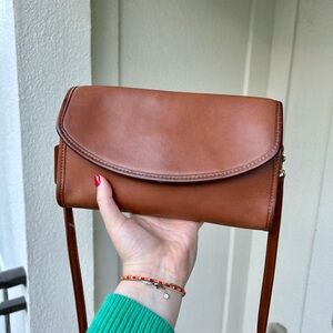 Vintage coach sterling clutch style 9945 crossbody leather British tan 90s retro